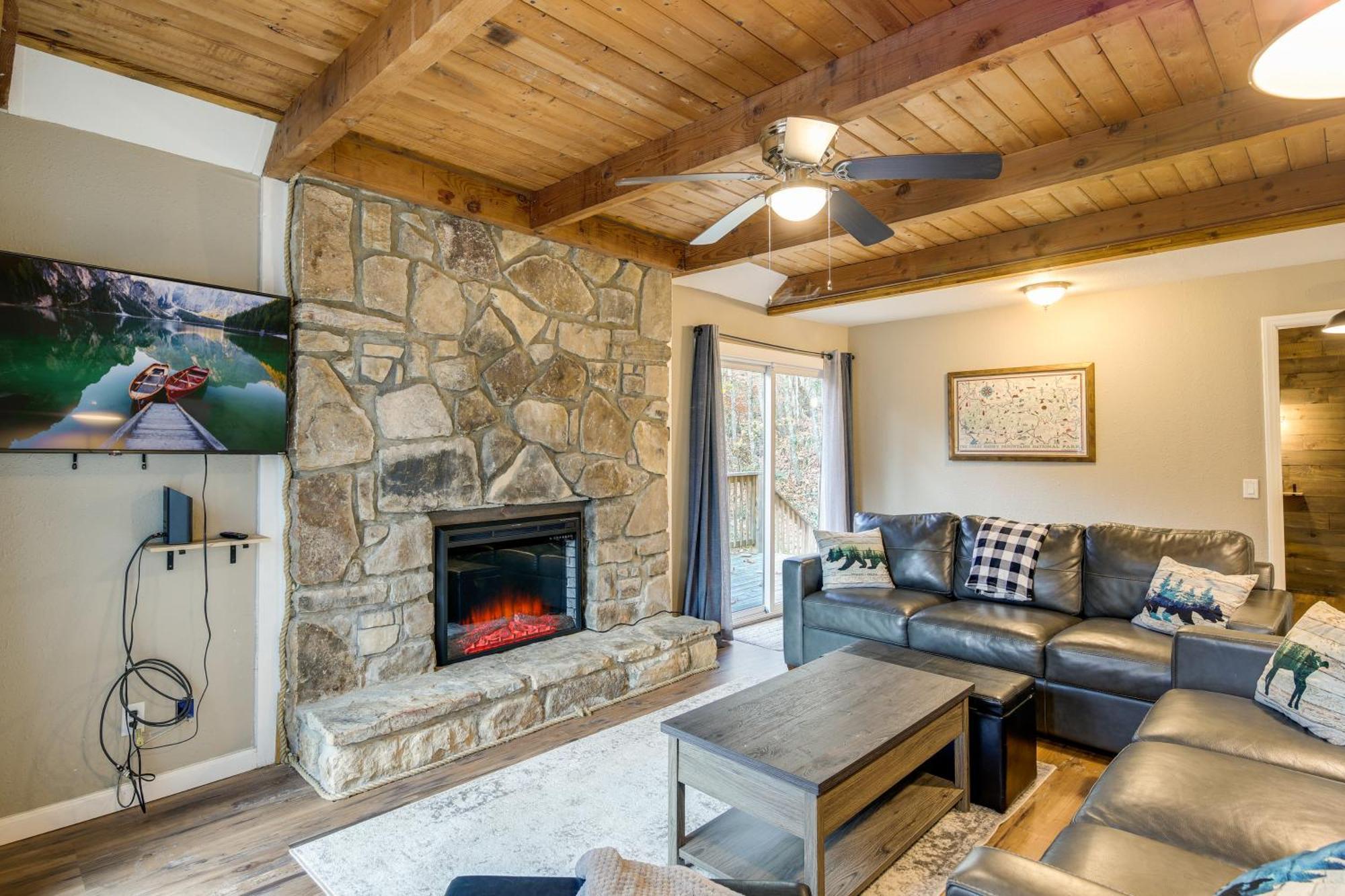 Updated Cobbly Nob Resort Home With Hot Tub! Gatlinburg Exterior photo