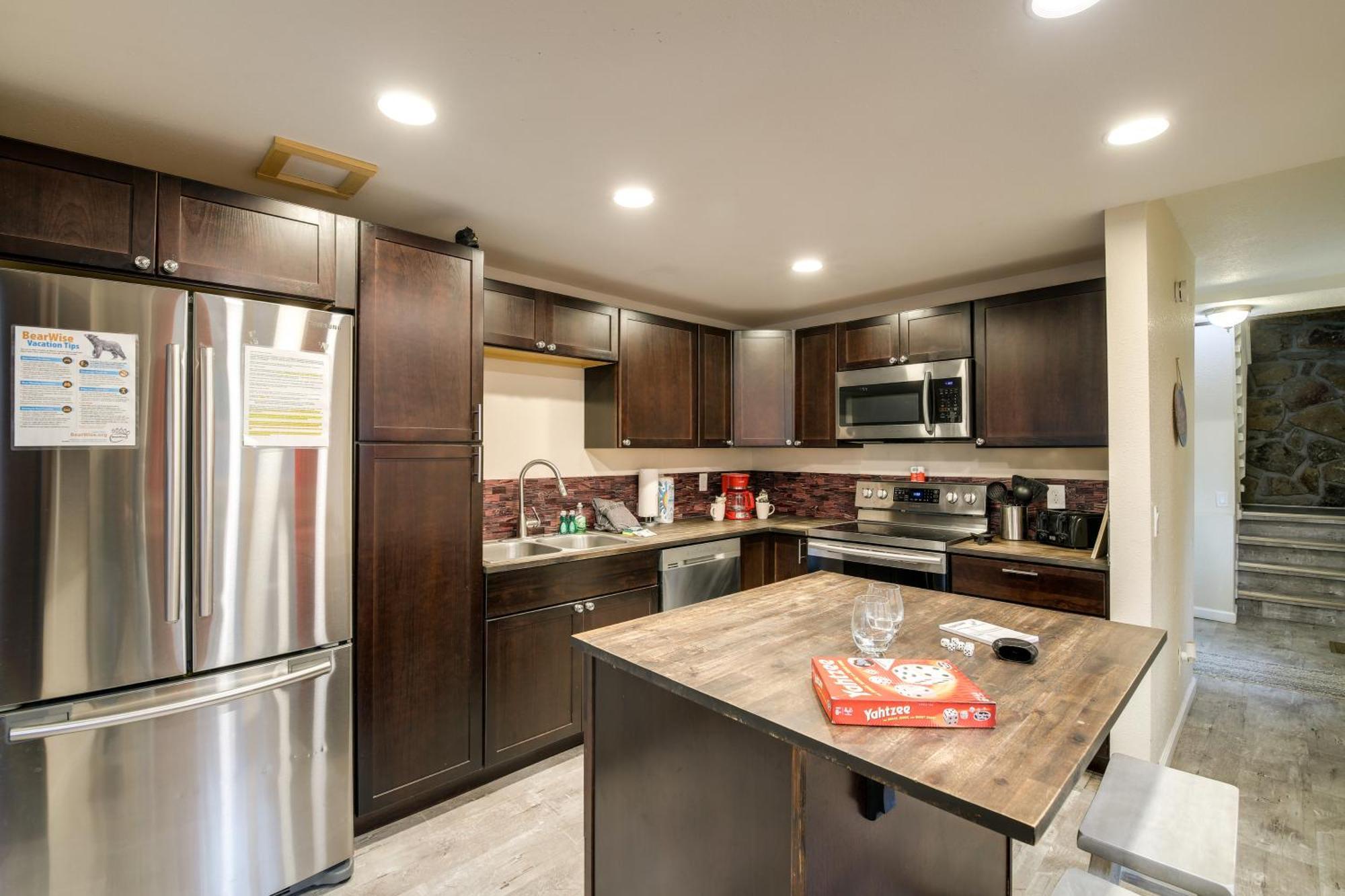 Updated Cobbly Nob Resort Home With Hot Tub! Gatlinburg Exterior photo