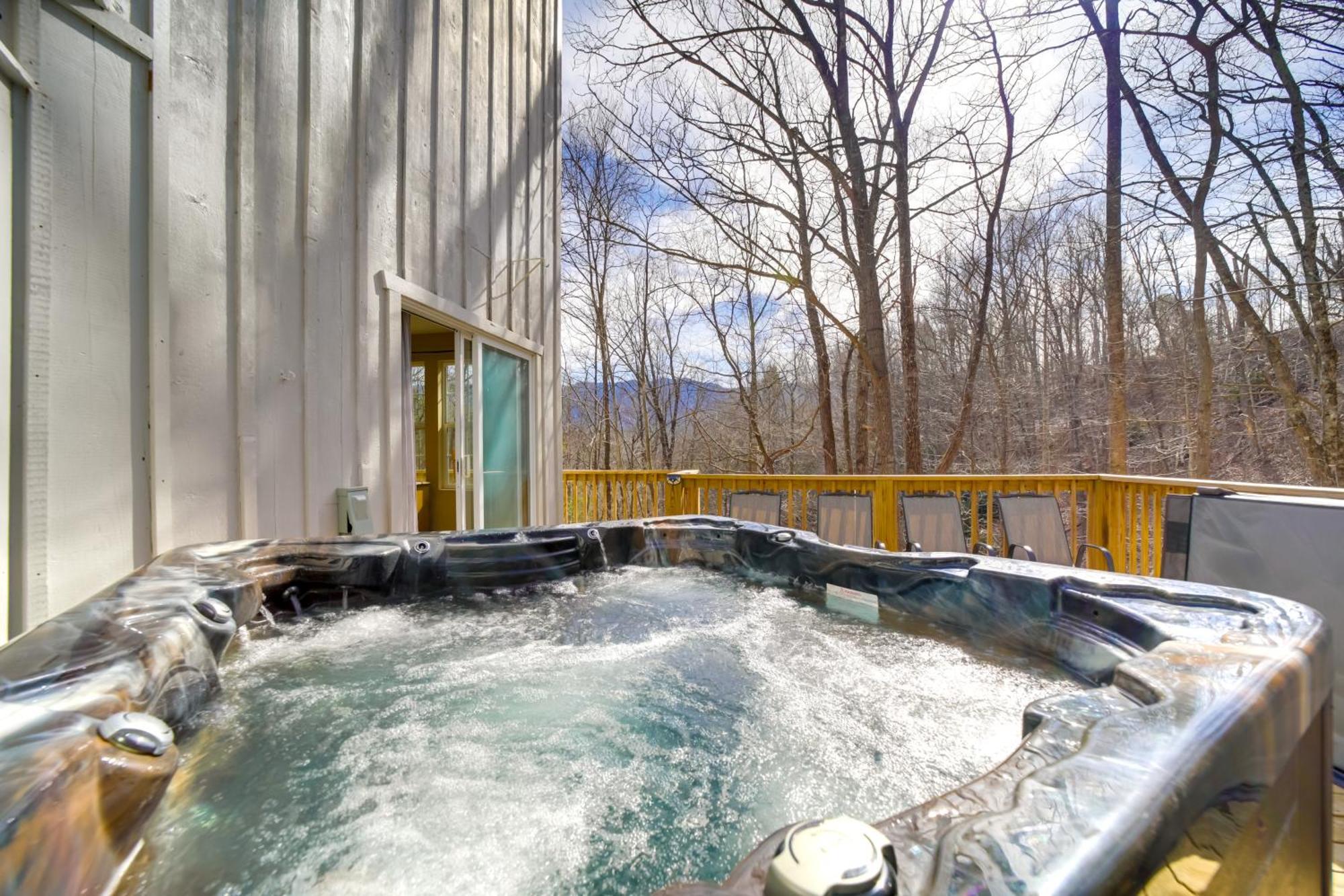 Updated Cobbly Nob Resort Home With Hot Tub! Gatlinburg Exterior photo