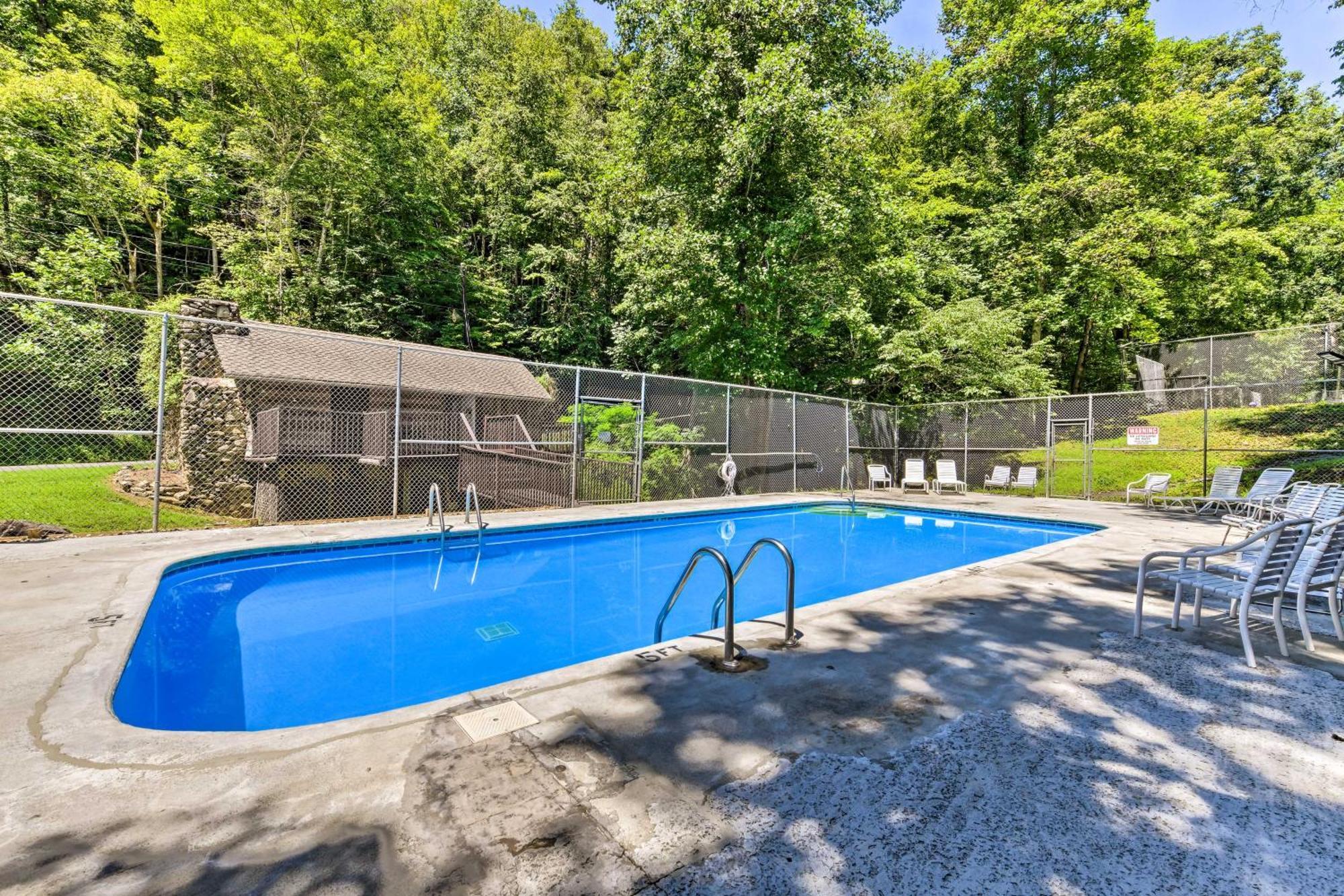 Updated Cobbly Nob Resort Home With Hot Tub! Gatlinburg Exterior photo