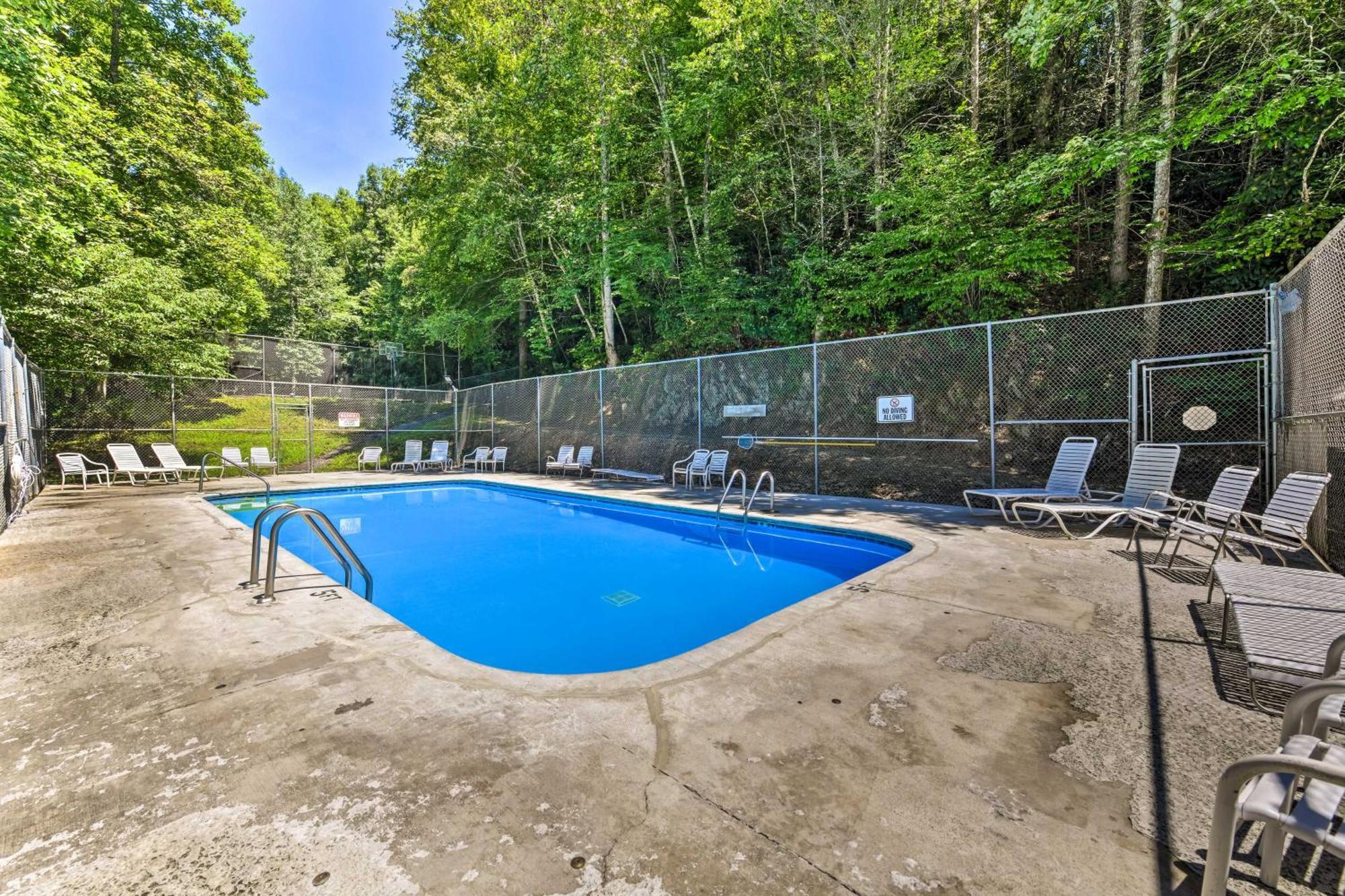 Updated Cobbly Nob Resort Home With Hot Tub! Gatlinburg Exterior photo