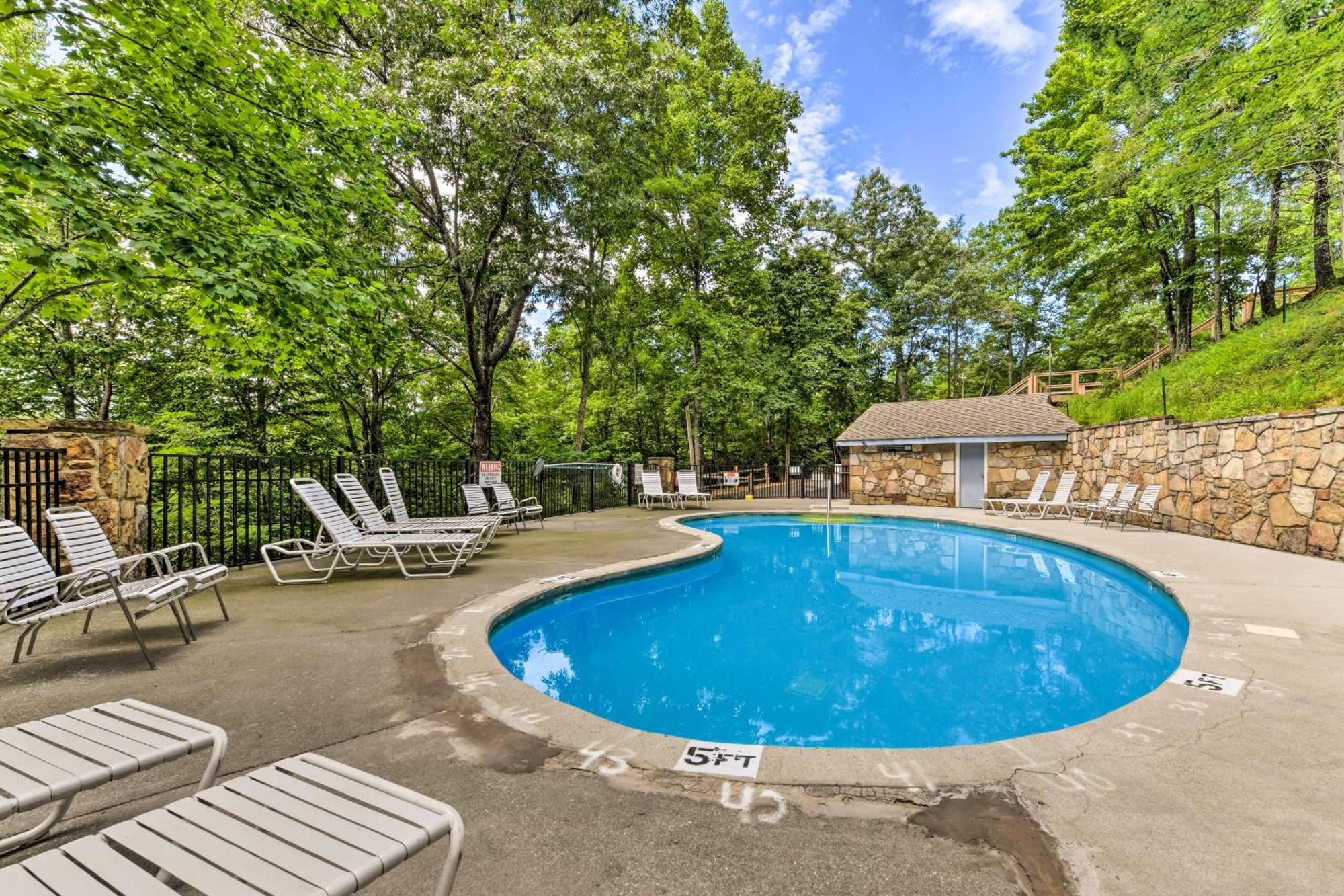 Updated Cobbly Nob Resort Home With Hot Tub! Gatlinburg Exterior photo